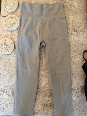 Calvin Klein Kids Light Gray Seamless Leggings